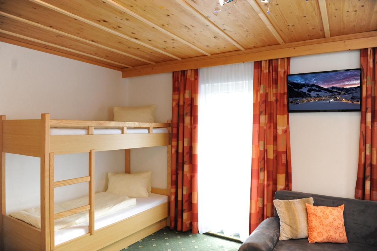 Gaestehaus Standardhaus Saalbach-Hinterglemm Exterior foto